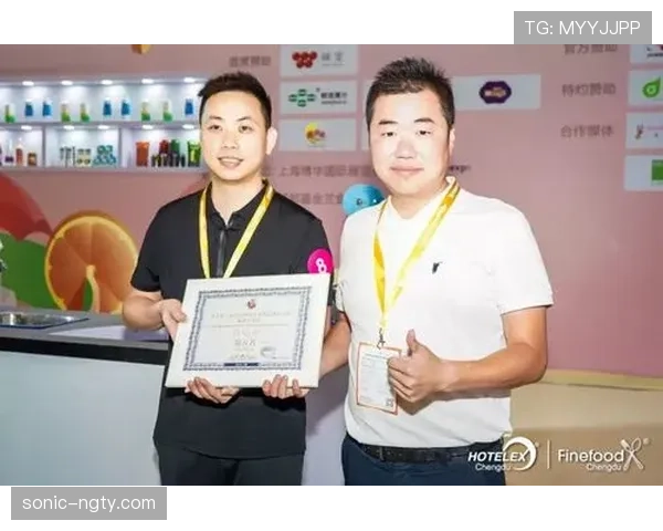 唐佳豪球场上冷静一把,私下钱包厚得让人想打劫他家! 唐佳豪球场上冷静一把,私下钱包厚得让人想打劫他家!